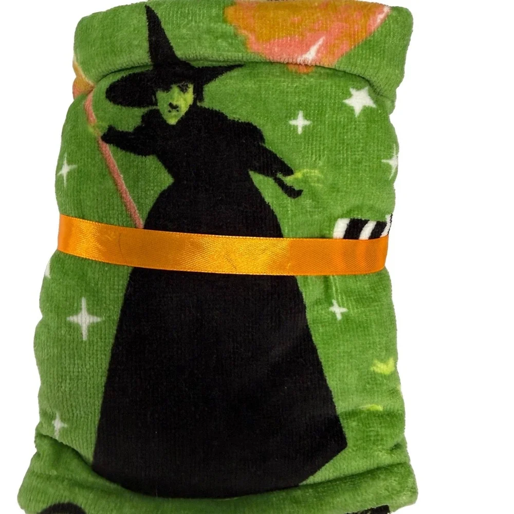 NWT Wizard Of Oz Wicked Witch Hand Towel Set Of 2 Green Kitchen Towels 16x28